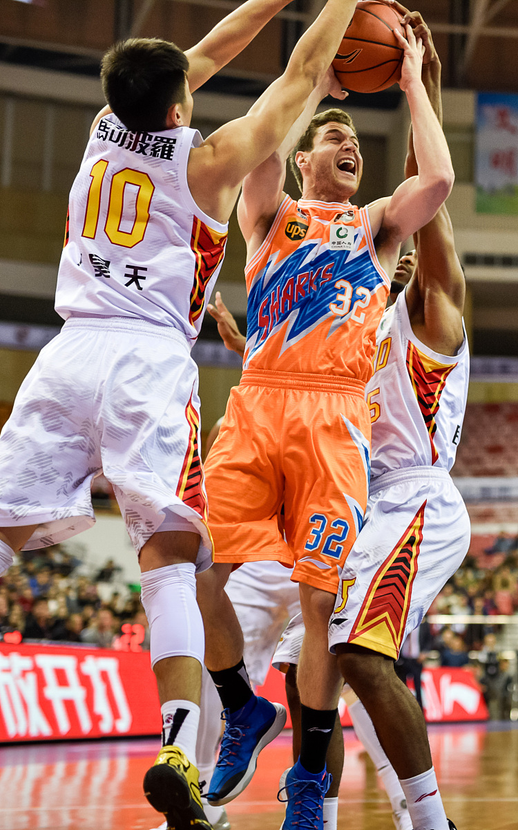 欧篮联赛程吃紧，辽宁本钢今夜队长鼓劲，底气十足，轮换策略成焦点的简单介绍-爱游戏网页登录入口