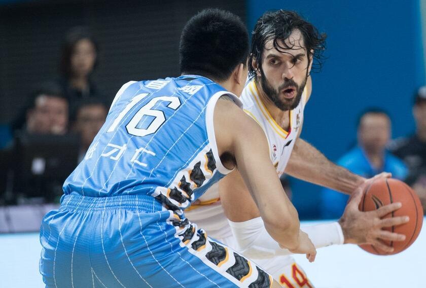 窗口期北京首钢备战欧篮联；战术微调细节曝光；质疑声仍在；轮换策略成焦点的简单介绍-爱游戏网页登录入口